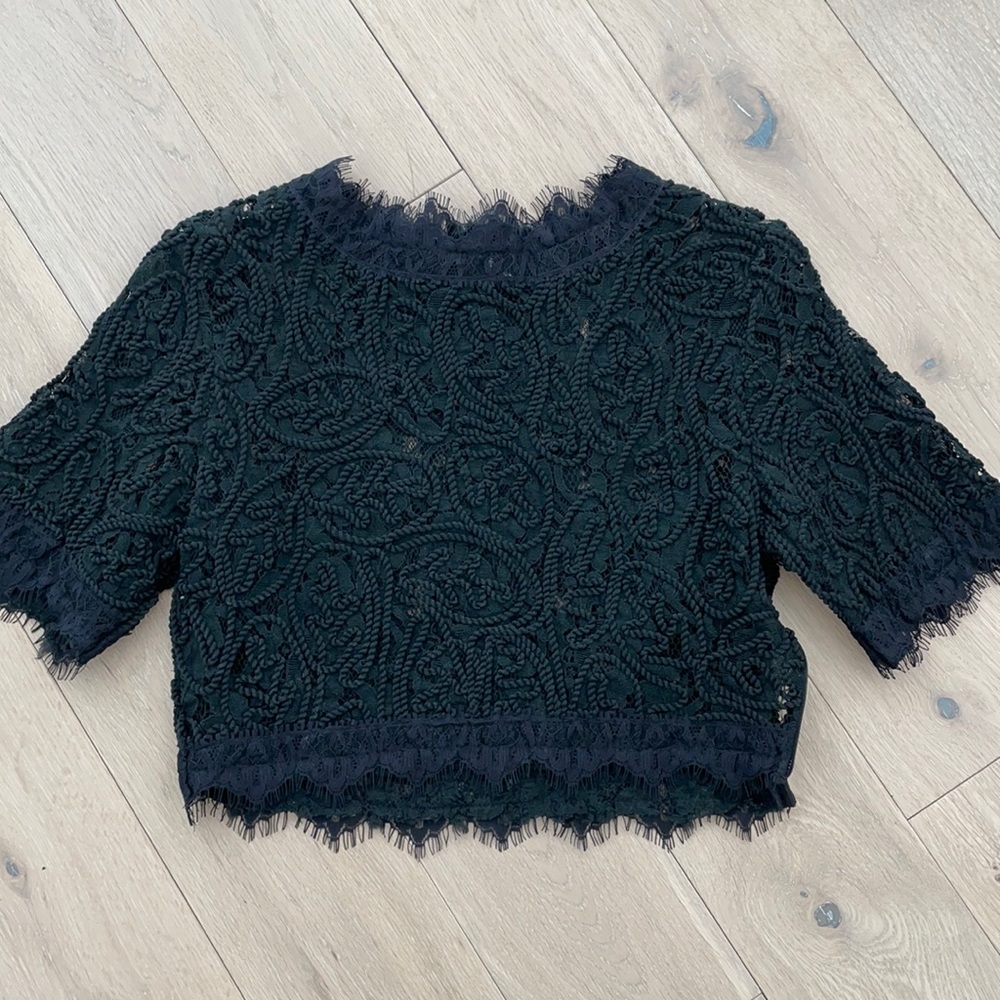 Black crop top size xs